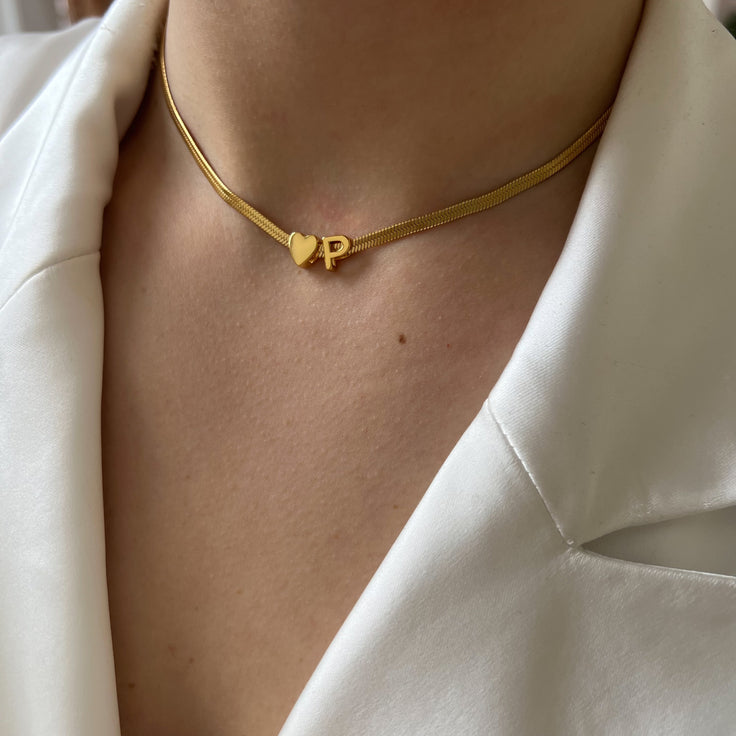 Flache Initiale Choker Halsband Herz