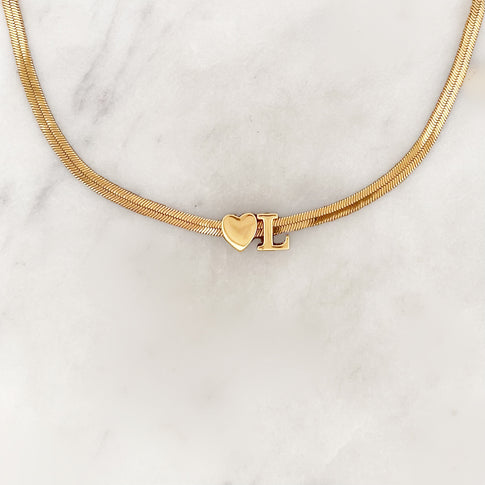 Flache Initiale Choker Halsband Herz
