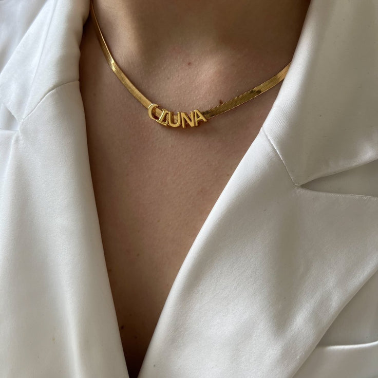 Flat Name Necklace Moon - ByNouck Jewelry
